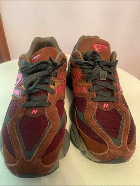 New Balance 9060 Sz 9 burgundy pink